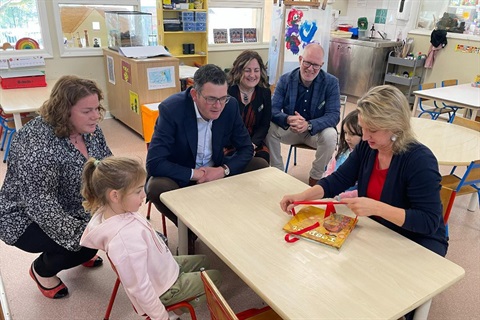 Premier Daniel Andrews sits at a table with a pre-schooler, as well as Member for Eltham Vicki Ward and Councillors Natalie Duffy, Frances Eyre and Geoff Paine.